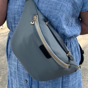 NWOT Unbranded Belt Bag Pouch.